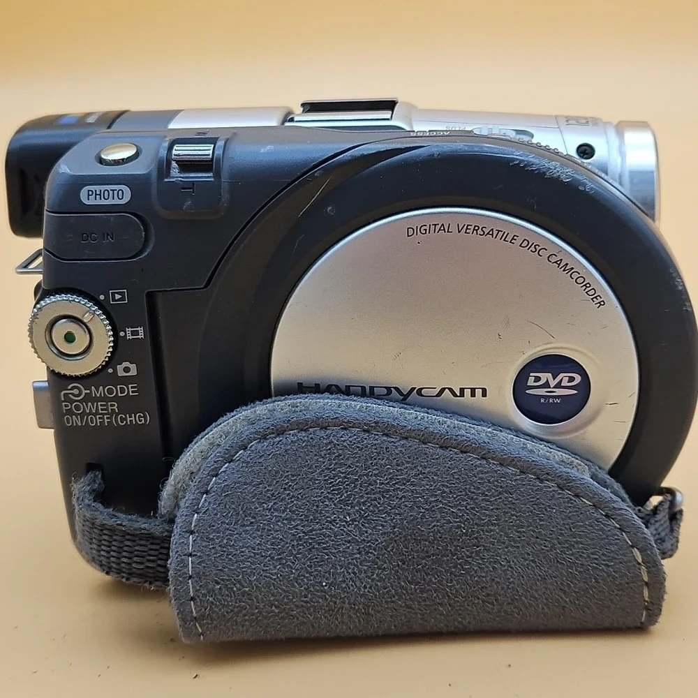 Sony‎ Handycam Digital Video Camera Recorder DCR-DVD201 UNTESTED AS IS FOR PARTS